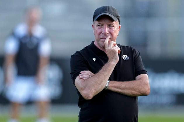 Markus Kauczinski (Trainer, Cheftrainer, SVS), Einzelbild, Einzelfoto, Aktion, Action, nachdenklich, besorgt, pessimistisch, 08.09.2026, Sandhausen (Deutschland), Fussball, Regionalliga Südwest, SV Sandhausen - SGV Heilbronn-Freiberg
