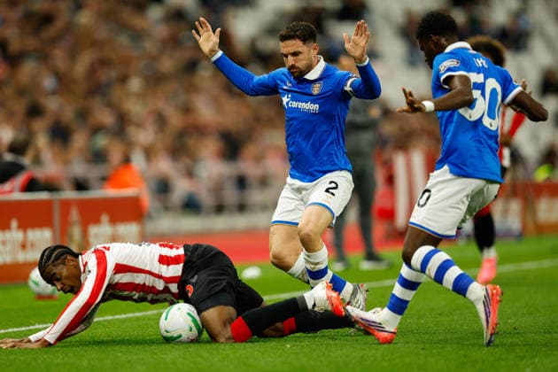 Sunderland v Hull City, Carabao Cup Lewis Coyle of Hull City fouls Dayann Methalie of Sunderland during the Sunderland v Hull City Carabao Cup 3rd Round match at the Stadium of Light, Sunderland, England on 8 September 2026 Credit: Craig Cowan Every Second Media Editorial use only. All images are copyright Every Second Media Limited. No images may be reproduced without prior permission. All rights reserved. Premier League and Football League images are subject to licensing agreements with Football DataCo Limited. see https: www.football-dataco.com Copyright: xIMAGO EveryxSecondxMediax ESM-2144-0146 CraigxCowanx xEveryxSecondxMediax