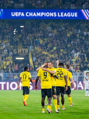 DORTMUND - Borussia Dortmund forward Serhou Guirassy and Borussia Dortmund defender Waldemar Anton celebrate the 3-1 during the UEFA Champions League match between Borussia Dortmund and Villarreal at BVB Stadion Dortmund on 8 September 2026 in Dortmund, Duitsland. (Photo by DeFodi Images) -