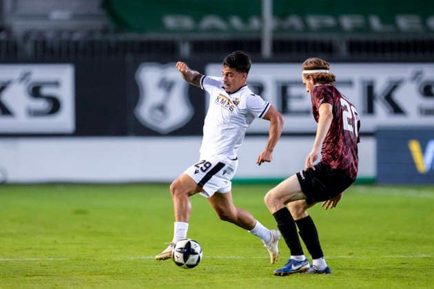 v.li.: Tasos Leonidis (SVS, 29), Scott Kennedy (SGV, 28), Zweikampf, Spielszene, Duell, duel, tackle, tackling, Dynamik, Action, Aktion, 08.09.2026, Sandhausen (Deutschland), Fussball, Regionalliga Südwest, SV Sandhausen - SGV Heilbronn-Freiberg