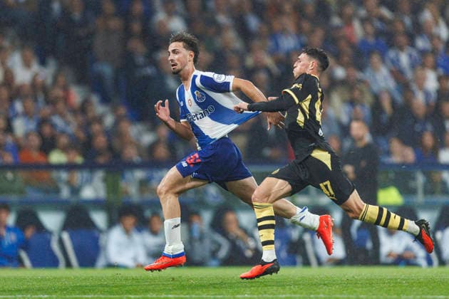 PORTO, PORTUGAL - SEPTEMBER 8: Martim Fernandes of FC Porto (L) is challenged by Phil Foden of Manchester City FC (R) during the UEFA Champions League 2026 27 League Phase MD1 match between FC Porto and Manchester City FC at Estadio do Dragao on September 8, 2026 in Porto, Portugal. (Photo by Diego Maranhao Eurasia Images) Porto Estadio do Dragao Portugal