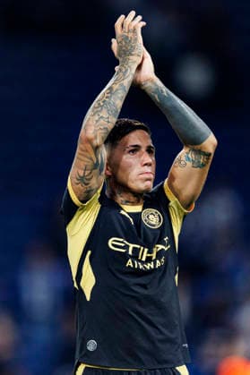 PORTO, PORTUGAL - SEPTEMBER 8: Enzo Fernandez of Manchester City FC thanks supporters for standing following the UEFA Champions League 2026 27 League Phase MD1 match between FC Porto and Manchester City FC at Estadio do Dragao on September 8, 2026 in Porto, Portugal. (Photo by Diego Maranhao Eurasia Images) Porto Estadio do Dragao Portugal