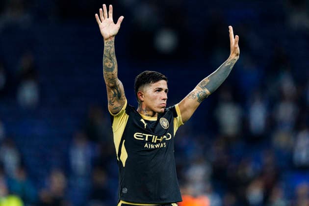 PORTO, PORTUGAL - SEPTEMBER 8: Enzo Fernandez of Manchester City FC thanks supporters for standing following the UEFA Champions League 2026 27 League Phase MD1 match between FC Porto and Manchester City FC at Estadio do Dragao on September 8, 2026 in Porto, Portugal. (Photo by Diego Maranhao Eurasia Images) Porto Estadio do Dragao Portugal