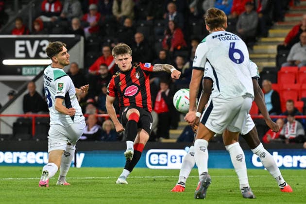 Bournemouth v Lincoln City, EFL Cup Ben Gannon-Doak (11) of AFC Bournemouth shoots at goal during the EFL Cup match between Bournemouth and Lincoln City at the Vitality Stadium, Bournemouth, UK on 8 September 2026. Bournemouth Vitality Stadium Dorset UK Editorial use only DataCo restrictions apply See www.football-dataco.com , Copyright: xGrahamxHuntx PSI-24849-0222