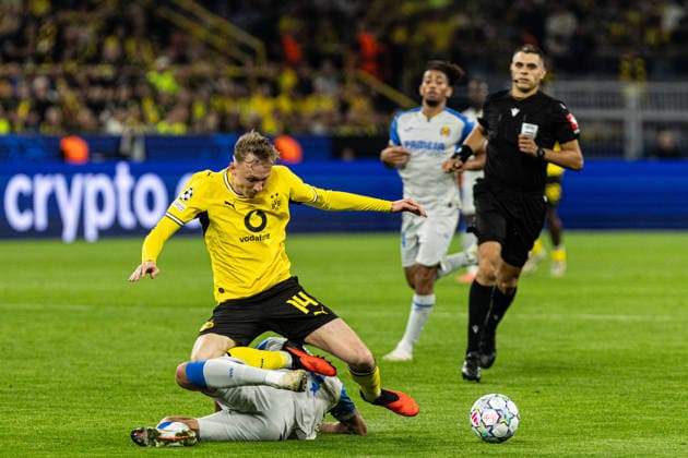 UEFA Champions League: Borussia Dortmund - Villarreal CF; 08.09.2026 Maximilian Beier (Borussia Dortmund, 14), Santi Comesana (Villarreal CF, 14) UEFA Champions League Auftakt: Borussia Dortmund - Villarreal CF; BVB Stadion Dortmund, Dortmund; 08.09.2026 Copyright: xBEAUTIFULxSPORTS Buriakovx