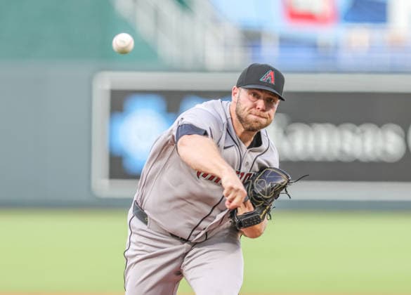 SEP 8, 2026: Arizona Diamondbacks starting pitcher Corbin Burnes (39) warms up before the game against the Kansas City Royals at Kauffman Stadium Kansas City, MO. CSM Kansas City United States - ZUMAc04_ 20260908_zma_c04_014 Copyright: xRomanxPunox