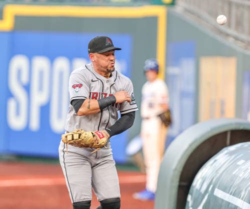 SEP 8, 2026: Arizona Diamondbacks first baseman Ildemaro Vargas (6) could not catch a fly ball in the 2nd inning against the Kansas City Royals at Kauffman Stadium Kansas City, MO. CSM Kansas City United States - ZUMAc04_ 20260908_zma_c04_015 Copyright: xRomanxPunox