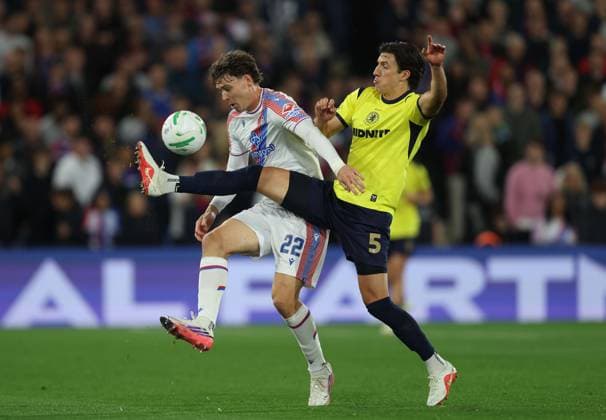 Carabao Cup - Crystal Palace v Middlesbrough LONDON, ENGLAND, SEPTEMBER 8: Jorgen Strand Larsen of Crystal Palace battles for the ball with Alfie Jones of Middlesbrough during The Carabao Cup Third Round match between Crystal Palace v Middlesbrough at Selhurst Park Stadium, London, England, on September 8. (Photo by Daniel Weir) London Selhurst Park Stadium England Copyright: xDanielxWeir SportsxPressxPhotox Sportspressphoto_SPR226579