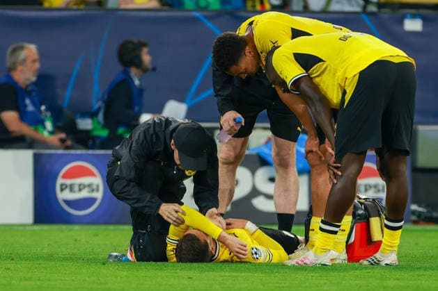 Sport Bilder des Tages #2 UEFA Champions League - Borussia Dortmund - FC Villarreal am 08.09.2026 im Signal Iduna Park in Dortmund Konstantinos Karetsas (Dortmund 19) Verletzt, Verletzung, Schmerzen