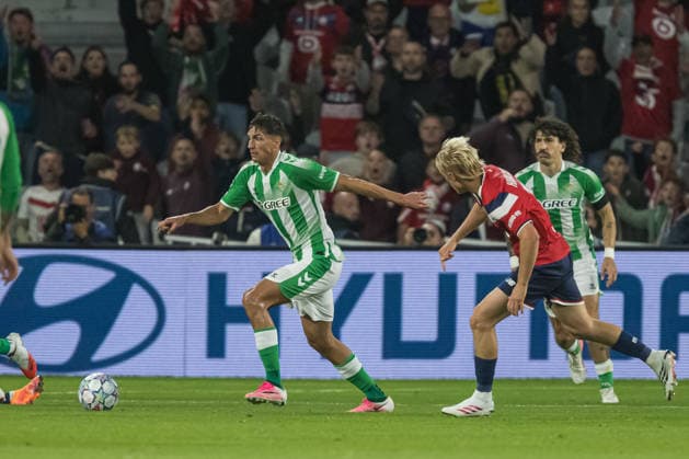 Facundo Bernal and Hakon Arnar Haraldsson seen during the during UEFA Champions League 26 27 League Phase - Matchday 1 match between teams of LOSC Lille and Real Betis Balompie (Jan Borys Ball Raw Images) Lille Decathlon Arena Stade Pierre-Mauroy France Copyright: xJanxBorysx janborys_lille_betis_26 27-51