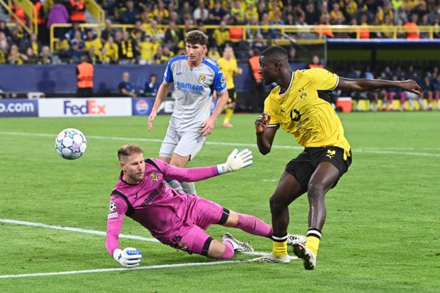 Serhou GUIRASSY (DO) vergibt diese Torchance gegen Torwart Peter GULACSI (Villarreal) Aktion, Zweikampf, Borussia Dortmund (DO) - FC Villarreal 3-2 Fussball UEFA Champions League Gruppenphase 1. Spieltag, matchday1, am 08.09.2026 in Dortmund Deutschland. UEFA regulations prohibit any use of photographs as image sequences and or quasi-video Â