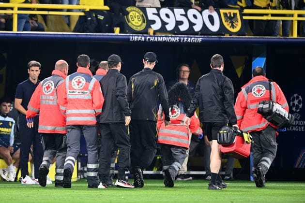 Konstantinos KARETSAS (DO) Verletzung, verletzt, Schmerzen, wird auf einer Trage vom Platz getragen, Borussia Dortmund (DO) - FC Villarreal 3-2 Fussball UEFA Champions League Gruppenphase 1. Spieltag, matchday1, am 08.09.2026 in Dortmund Deutschland. UEFA regulations prohibit any use of photographs as image sequences and or quasi-video Â