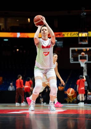 Hungary V Japan: Qualification To Quarter-Finals - FIBA Women s Basketball World Cup Germany 2026 Dorka Juhasz warms up before the FIBA Women s Basketball World Cup 2026 quarter-final match between Hungary and Japan in Berlin, Germany, on September 8, 2026. Berlin Germany  Copyright: xMarcinxGolbax originalFilename:golba-hungaryv260908_npwvC.jpg