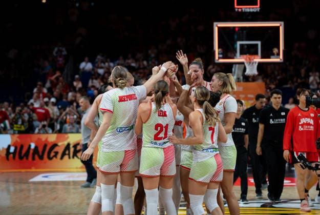 Hungary V Japan: Qualification To Quarter-Finals - FIBA Women s Basketball World Cup Germany 2026 The Hungary team celebrates its victory in the FIBA Women s Basketball World Cup 2026 qualification match against Japan in Berlin, Germany, on September 8, 2026. Berlin Germany  Copyright: xMarcinxGolbax originalFilename:golba-hungaryv260908_npuGd.jpg
