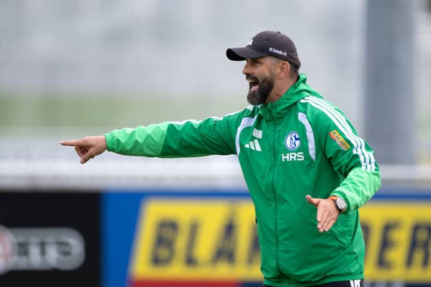 Trainer Miron MUSLIC (GE) leitet das Training, Training des FC Schalke 04 (GE) am 08.09.2026 auf dem Trainingsgelaende in Gelsenkirchen Deutschland. Â *** Coach Miron MUSLIC GE leads the training session for FC Schalke 04 GE on September 8, 2026, at the training facility in Gelsenkirchen, Germany Â
