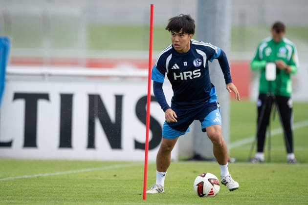 Satoshi TANAKA (GE) Aktion, Einzelaktion Training des FC Schalke 04 (GE) am 08.09.2026 auf dem Trainingsgelaende in Gelsenkirchen Deutschland. Â *** Satoshi TANAKA GE Event, Individual Training Session for FC Schalke 04 GE on September 8, 2026, at the training facility in Gelsenkirchen, Germany Â