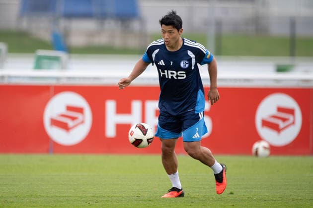 Hwang Hee-chan (GE) Aktion, Einzelaktion Training des FC Schalke 04 (GE) am 08.09.2026 auf dem Trainingsgelaende in Gelsenkirchen Deutschland. Â *** Hwang Hee-chan GE: Individual Drill during FC Schalke 04 GE training on September 8, 2026, at the training facility in Gelsenkirchen, Germany Â