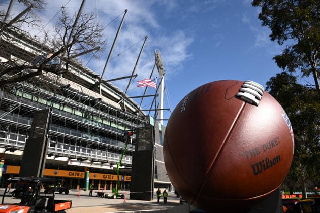 NFL, American Football Herren, USA 49ERS RAMS PREPARATION, Preparations outside the Melbourne Cricket Ground ahead of the NFL football game between the Los Angeles Rams and San Francisco 49ers. In Melbourne , Wednesday, September 9, 2026. ( NO ARCHIVING MELBOURNE VICTORIA AUSTRALIA  Copyright: xJOELxCARRETTx 20260909174036910065