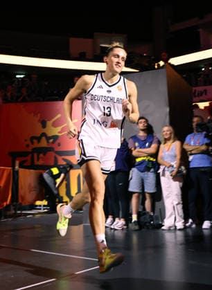 Leonie Fiebich beim Einlaufen vor Spielbeginn Basketball FIBA World Cup Weltmeisterschaft Frauen WM Saison 2026 2027 08.09.2026 DBB Deutschland GER vs Südkorea KOR