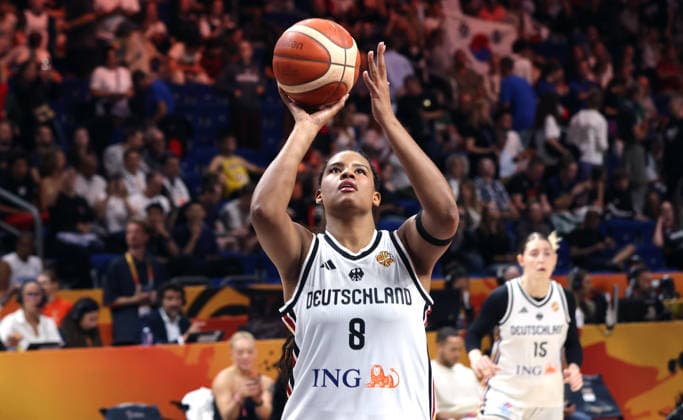 Nyara Sabally am Ball beim Wurf Aktion Oberkörper Basketball FIBA World Cup Weltmeisterschaft Frauen WM Saison 2026 2027 08.09.2026 DBB Deutschland GER vs Südkorea KOR