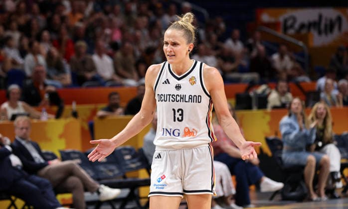 Leonie Fiebich fragend gestikulierend Aktion Oberkörper Basketball FIBA World Cup Weltmeisterschaft Frauen WM Saison 2026 2027 08.09.2026 DBB Deutschland GER vs Südkorea KOR