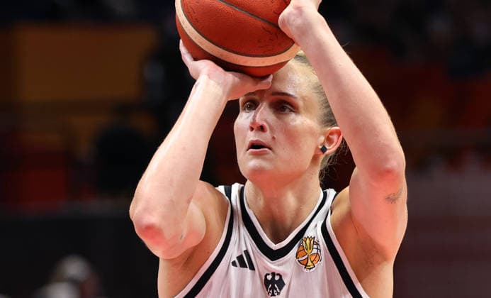 Leonie Fiebich am Ball bei Freiwurf Aktion Oberkörper Basketball FIBA World Cup Weltmeisterschaft Frauen WM Saison 2026 2027 08.09.2026 DBB Deutschland GER vs Südkorea KOR