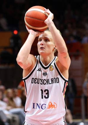 Leonie Fiebich am Ball bei Freiwurf Aktion Oberkörper Basketball FIBA World Cup Weltmeisterschaft Frauen WM Saison 2026 2027 08.09.2026 DBB Deutschland GER vs Südkorea KOR
