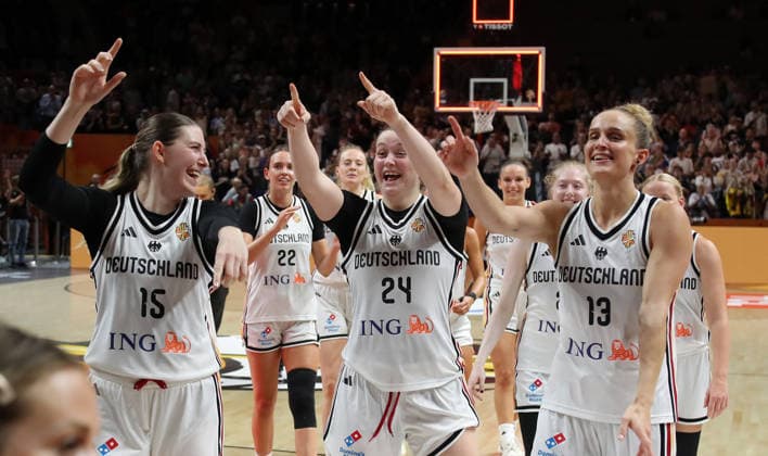 Luisa Geiselsöder, Emily Bessoir, Lina Sontag, Leonie Fiebich, deutsche Mannscht jubelt und feiert Erreichen des Viertelfinale Basketball FIBA World Cup Weltmeisterschaft Frauen WM Saison 2026 2027 08.09.2026 DBB Deutschland GER vs Südkorea KOR