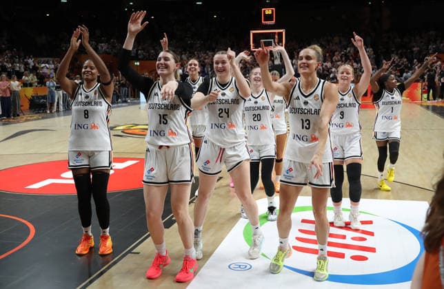 Nyara Sabally, Luisa Geiselsöder, Emily Bessoir, Lina Sontag, Frieda Bühner, Leonie Fiebich, Emma Eichmeyer, Alexis Peterson, deutsche Mannscht jubelt und feiert Erreichen des Viertelfinale Basketball FIBA World Cup Weltmeisterschaft Frauen WM Saison 2026 2027 08.09.2026 DBB Deutschland GER vs Südkorea KOR