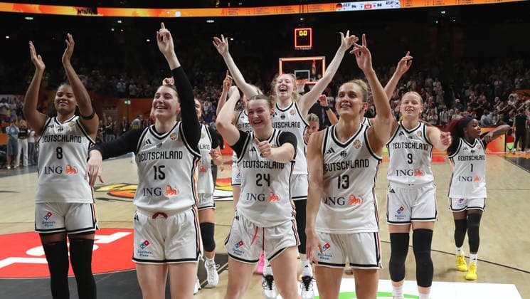 Nyara Sabally, Luisa Geiselsöder, Emily Bessoir, Lina Sontag, Frieda Bühner, Leonie Fiebich, Emma Eichmeyer, Alexis Peterson, deutsche Mannscht jubelt und feiert Erreichen des Viertelfinale Basketball FIBA World Cup Weltmeisterschaft Frauen WM Saison 2026 2027 08.09.2026 DBB Deutschland GER vs Südkorea KOR