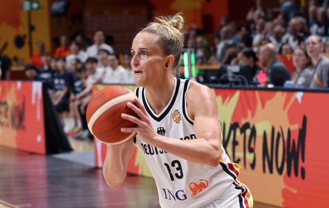 Leonie Fiebich am Ball Aktion Oberkörper Basketball FIBA World Cup Weltmeisterschaft Frauen WM Saison 2026 2027 08.09.2026 DBB Deutschland GER vs Südkorea KOR