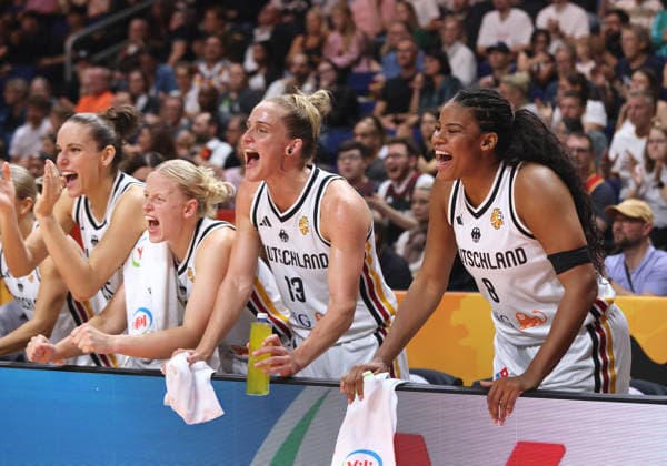 Clara Bielefeld, Emma Eichmeyer, Leonie Fiebich, Nyara Sabally jubelt Freude Emotion Jubel Basketball FIBA World Cup Weltmeisterschaft Frauen WM Saison 2026 2027 08.09.2026 DBB Deutschland GER vs Südkorea KOR