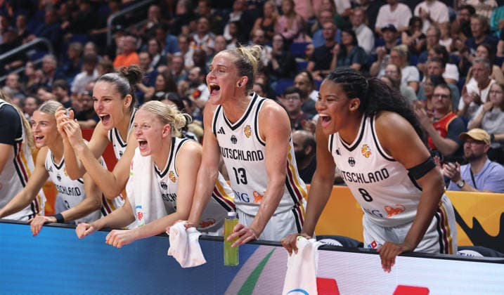 Alexandra Wilke, Clara Bielefeld, Emma Eichmeyer, Leonie Fiebich, Nyara Sabally jubelt Freude Emotion Jubel Basketball FIBA World Cup Weltmeisterschaft Frauen WM Saison 2026 2027 08.09.2026 DBB Deutschland GER vs Südkorea KOR