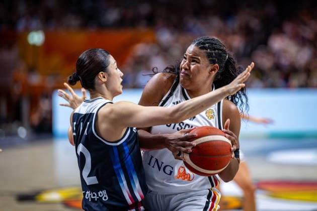 Basketball Berlin 08.09.2026 FIBA Women™s Basketball World Cup Germany 2026 Viertelfinal Qualifikation Deutschland (GER) - Südkorea (KOR) Nyara Sabally (Deutschland, No.08) Haeran Lee (Korea, No.12)