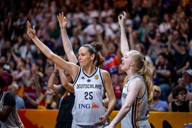 Basketball Berlin 08.09.2026 FIBA Women™s Basketball World Cup Germany 2026 Viertelfinal Qualifikation Deutschland (GER) - Südkorea (KOR) Jubel Clara Bielefeld (Deutschland, No.25) Frida Bühner (Deutschland, No.20)