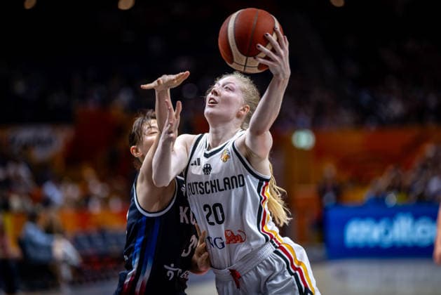 Basketball Berlin 08.09.2026 FIBA Women™s Basketball World Cup Germany 2026 Viertelfinal Qualifikation Deutschland (GER) - Südkorea (KOR) Frida Bühner (Deutschland, No.20) Yusun Hong (Korea, No.39)