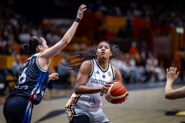 Basketball Berlin 08.09.2026 FIBA Women™s Basketball World Cup Germany 2026 Viertelfinal Qualifikation Deutschland (GER) - Südkorea (KOR) Nyara Sabally (Deutschland, No.08) Isaem Choi (Korea, No.06)