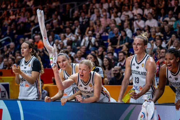 Basketball Berlin 08.09.2026 FIBA Women™s Basketball World Cup Germany 2026 Viertelfinal Qualifikation Deutschland (GER) - Südkorea (KOR) Jubel Emily Bessoir (Deutschland, No.22) Clara Bielefeld (Deutschland, No.25) Emma Eichmeyer (Deutschland, No.09) Leonie Fiebich (Deutschland, No.13) Nyara Sabally (Deutschland, No.08)
