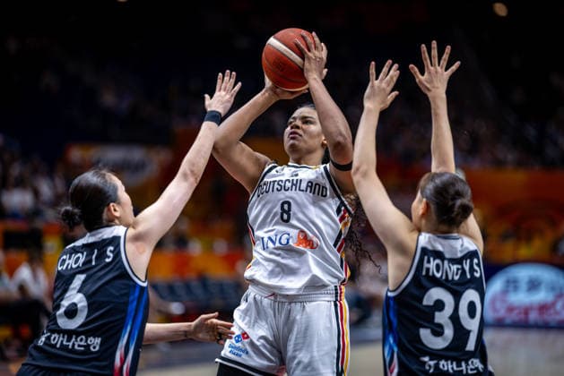 Basketball Berlin 08.09.2026 FIBA Women™s Basketball World Cup Germany 2026 Viertelfinal Qualifikation Deutschland (GER) - Südkorea (KOR) Nyara Sabally (Deutschland, No.08) Isaem Choi (Korea, No.06) Yusun Hong (Korea, No.39)