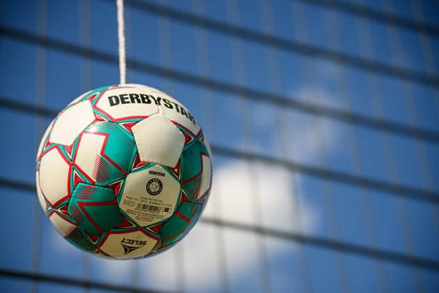 08.09.2026 - Fussball - 2. Bundesliga - Saison 2026 2027 - SpVgg Greuther Fürth Fuerth ( Kleeblatt ) - Training - - xwoxzix - Impression - Trainingsball Ball Spielball DERBYSTAR an Kopfballpendel *** September 8, 2026 Soccer 2. Bundesliga 2026–2027 Season SpVgg Greuther Fürth Fürth Kleeblatt Training xwoxzix Impression Training Ball Match Ball DERBYSTAR on Heading Pendulum