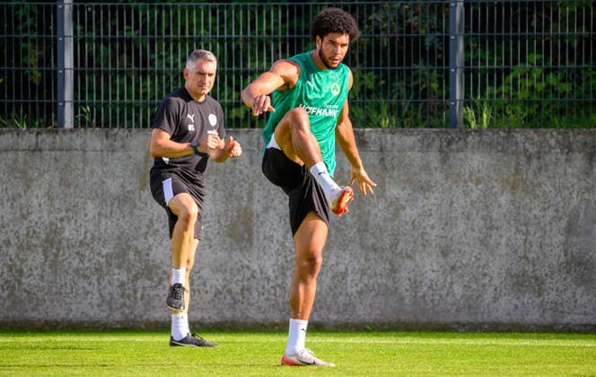 08.09.2026 - Fussball - 2. Bundesliga - Saison 2026 2027 - SpVgg Greuther Fürth Fuerth ( Kleeblatt ) - Training - - xwoxzix - Benjamin Zank (19, SpVgg Greuther Fürth ) mit Michael Schleinkofer (Athletik-Trainer SpVgg Greuther Fürth ) *** September 8, 2026 Soccer 2. Bundesliga 2026–2027 Season SpVgg Greuther Fürth (Füroth Kleeblatt) Training xwoxzix Benjamin Zank, 19, SpVgg Greuther Fürth with Michael Schleinkofer, Strength and Conditioning Coach for SpVgg Greuther Fürth