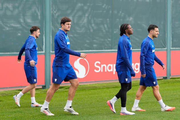Manchester United, ManU Training Mason Mount, Harry Maguire, Patrick Dorgu and Diogo Dalot of Manchester United walk out onto the training pitch during the Manchester United Training Session at Carrington Training Centre ahead of the UEFA Champions League match v Sabah FK, Manchester, England on 9 September 2026 Credit: Steve Flynn Every Second Media Editorial use only. All images are copyright Every Second Media Limited. No images may be reproduced without prior permission. Copyright: xIMAGO EveryxSecondxMediax ESM-2148-0001 StevexFlynnx xEveryxSecondxMediax