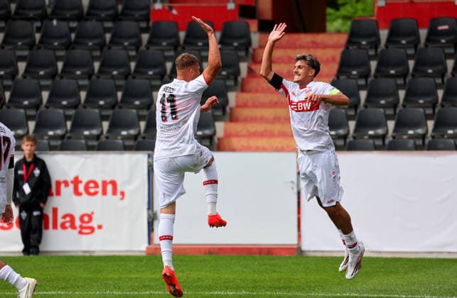 09.09.2026, Stuttgart, Fußball Champions League, Saison 2026 2027, VfB Stuttgart U19 vs. Viking U19, Jubel nach dem 1:0 Tor, v.l. Torschütze Enis Redzepi (VfB), Massimo Di Benedetto (VfB)