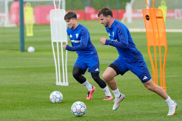 Manchester United, ManU Training Mason Mount of Manchester United and Harry Amass of Manchester United warm up during the Manchester United Training Session at Carrington Training Centre ahead of the UEFA Champions League match v Sabah FK, Manchester, England on 9 September 2026 Credit: Steve Flynn Every Second Media Editorial use only. All images are copyright Every Second Media Limited. No images may be reproduced without prior permission. Copyright: xIMAGO EveryxSecondxMediax ESM-2148-0037 StevexFlynnx xEveryxSecondxMediax