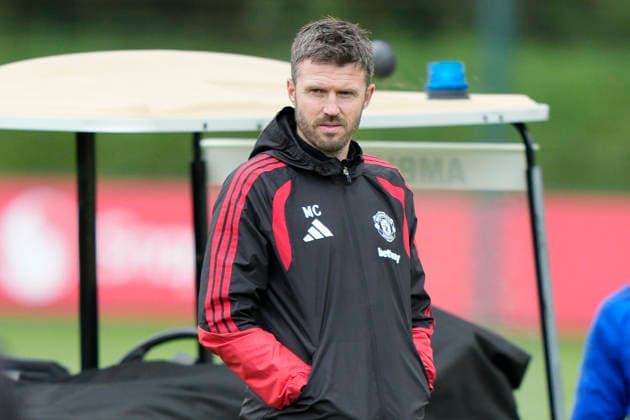 Manchester United, ManU Training Manchester United manager, Michael Carrick watches as he players train at the Manchester United Training Session at Carrington Training Centre ahead of the UEFA Champions League match v Sabah FK, Manchester, England on 9 September 2026 Credit: Steve Flynn Every Second Media Editorial use only. All images are copyright Every Second Media Limited. No images may be reproduced without prior permission. Copyright: xIMAGO EveryxSecondxMediax ESM-2148-0065 StevexFlynnx xEveryxSecondxMediax