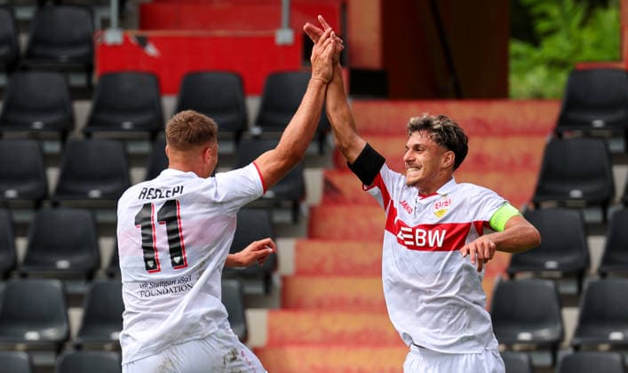 09.09.2026, Stuttgart, Fußball Champions League, Saison 2026 2027, VfB Stuttgart U19 vs. Viking U19, Jubel nach dem 1:0 Tor, v.l. Torschütze Enis Redzepi (VfB), Massimo Di Benedetto (VfB)