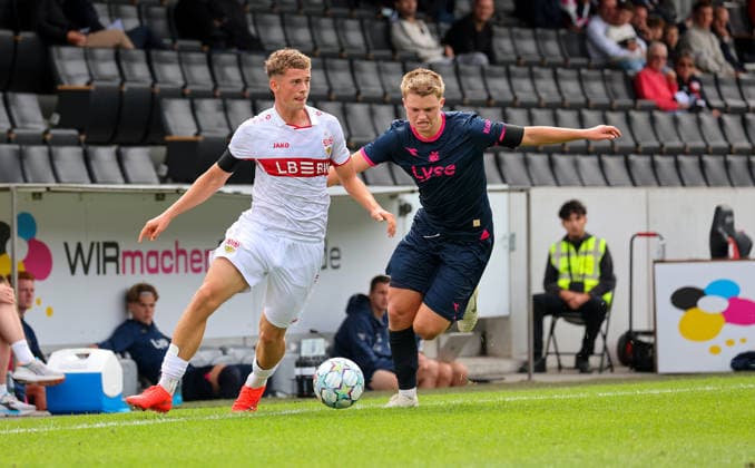 09.09.2026, Stuttgart, Fußball Champions League, Saison 2026 2027, VfB Stuttgart U19 vs. Viking U19, v.l. Luca Berreth (VfB), Jacob Nordbö Middelthon (FK)