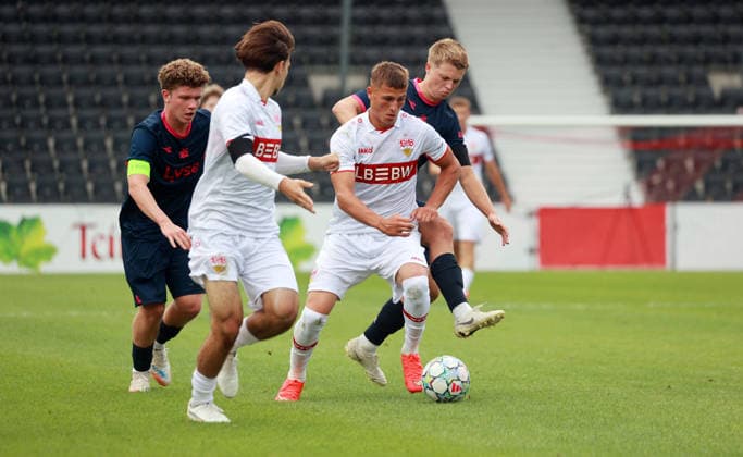 09.09.26 U19 VfB Stuttgart - U19 Viking Stavanger Deutschland, Großaspach, 09.09.2026, Fussball, UEFA Youth League, Saison 2026 2027, U19 VfB Stuttgart - U19 Viking Stavanger: Enis Redzepi (U19 VfB Stuttgart).