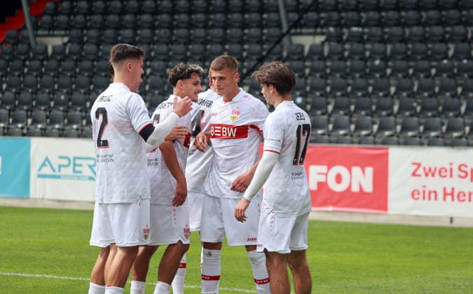 09.09.26 U19 VfB Stuttgart - U19 Viking Stavanger Deutschland, Großaspach, 09.09.2026, Fussball, UEFA Youth League, Saison 2026 2027, U19 VfB Stuttgart - U19 Viking Stavanger: Enis Redzepi (U19 VfB Stuttgart); Jubel Tor Elfmeter 1:0 Redzepi.