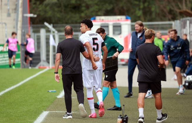 09.09.26 U19 VfB Stuttgart - U19 Viking Stavanger Deutschland, Großaspach, 09.09.2026, Fussball, UEFA Youth League, Saison 2026 2027, U19 VfB Stuttgart - U19 Viking Stavanger: v.l. Tobias Rathgeb (Trainer U19 VfB Stuttgart), Gabriel Bruno Zarrella (U19 VfB Stuttgart).